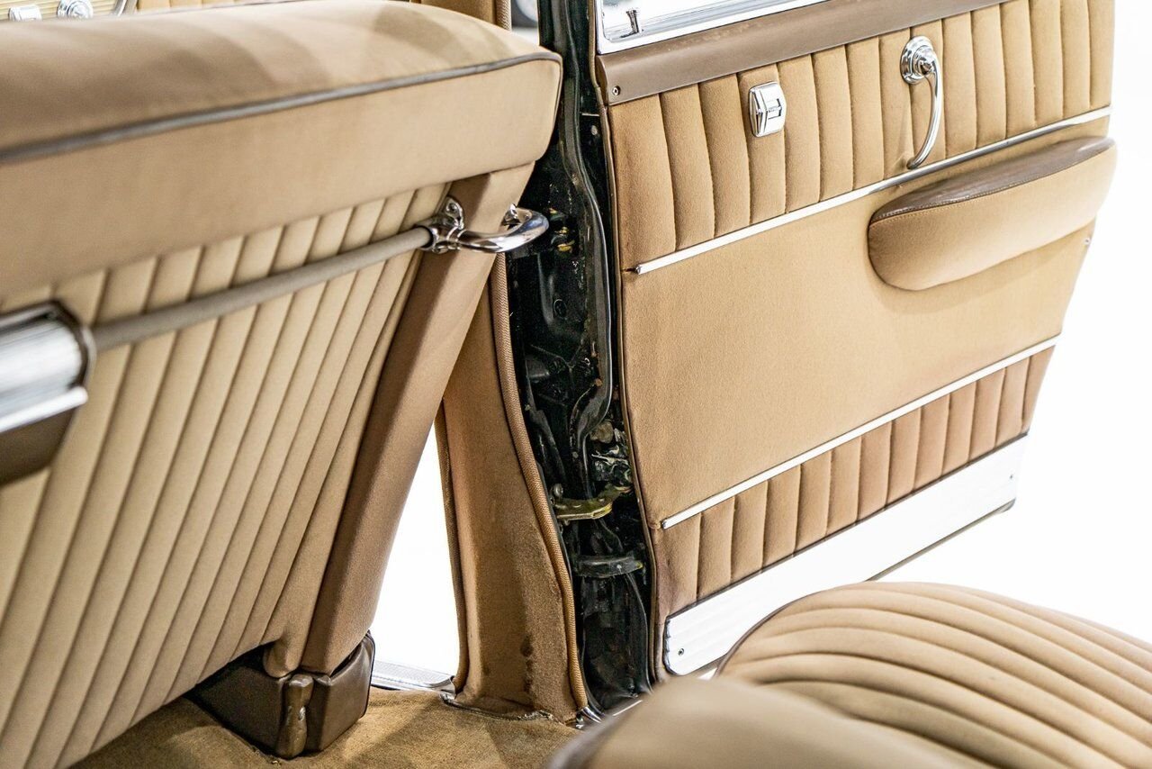 Cadillac Fleetwood Unrestored factory black paint **PRICE IN USD** 1951 Noir Montréal - photo #70