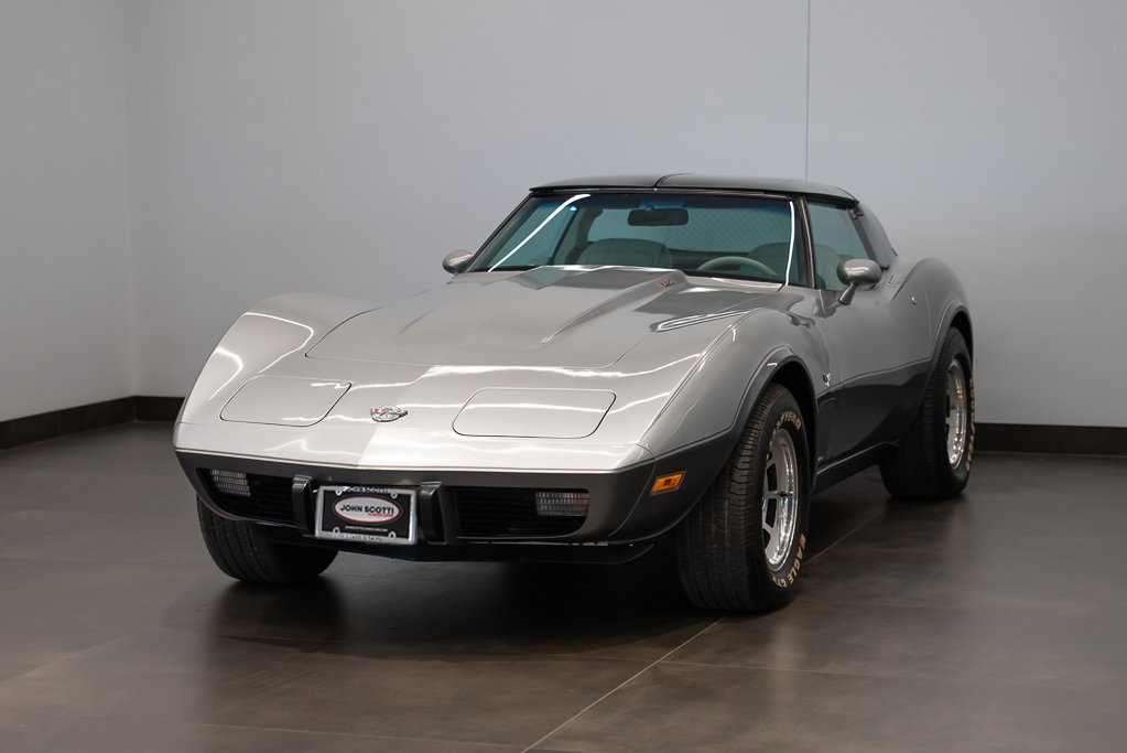 Chevrolet Corvette 1978 Argent Montréal - photo #0