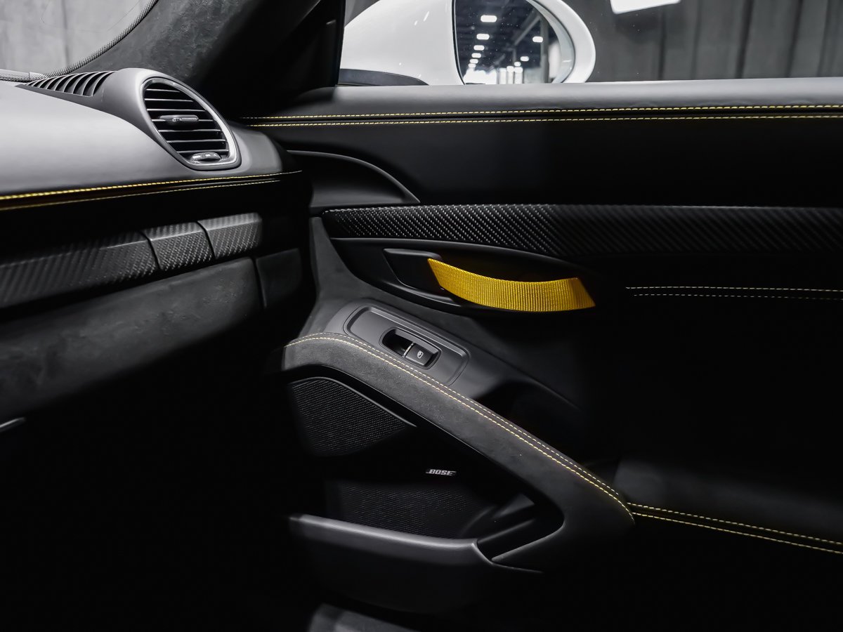 Porsche 718 Cayman GT4 RS 2025 Blanc Montréal - photo #36