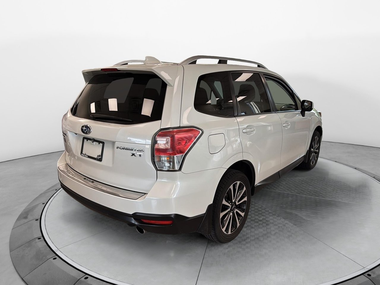 Subaru Forester 2017 Blanc Baie-Comeau - photo #5