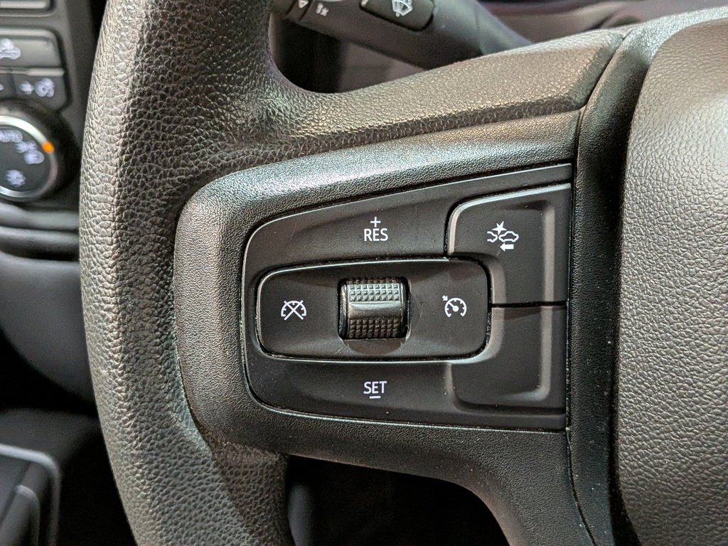 Chevrolet Silverado 1500 4WD Crew Cab 157" Custom 2022 Noir Val-David - photo #15