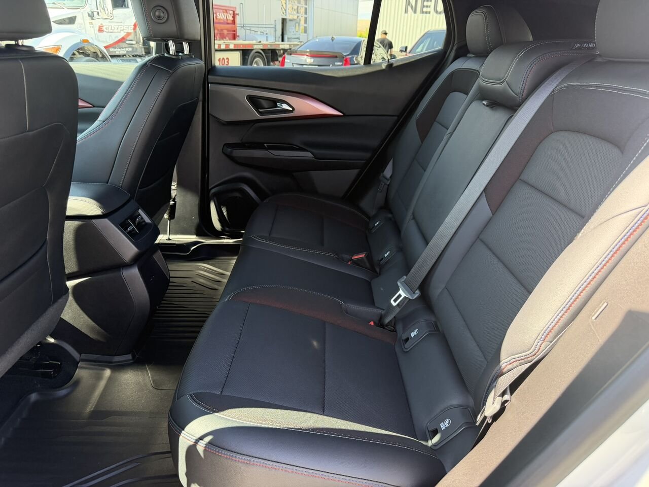 2025 Chevrolet Equinox EV 2RS AWD TOIT PANORAMIQUE White Laval - photo #14