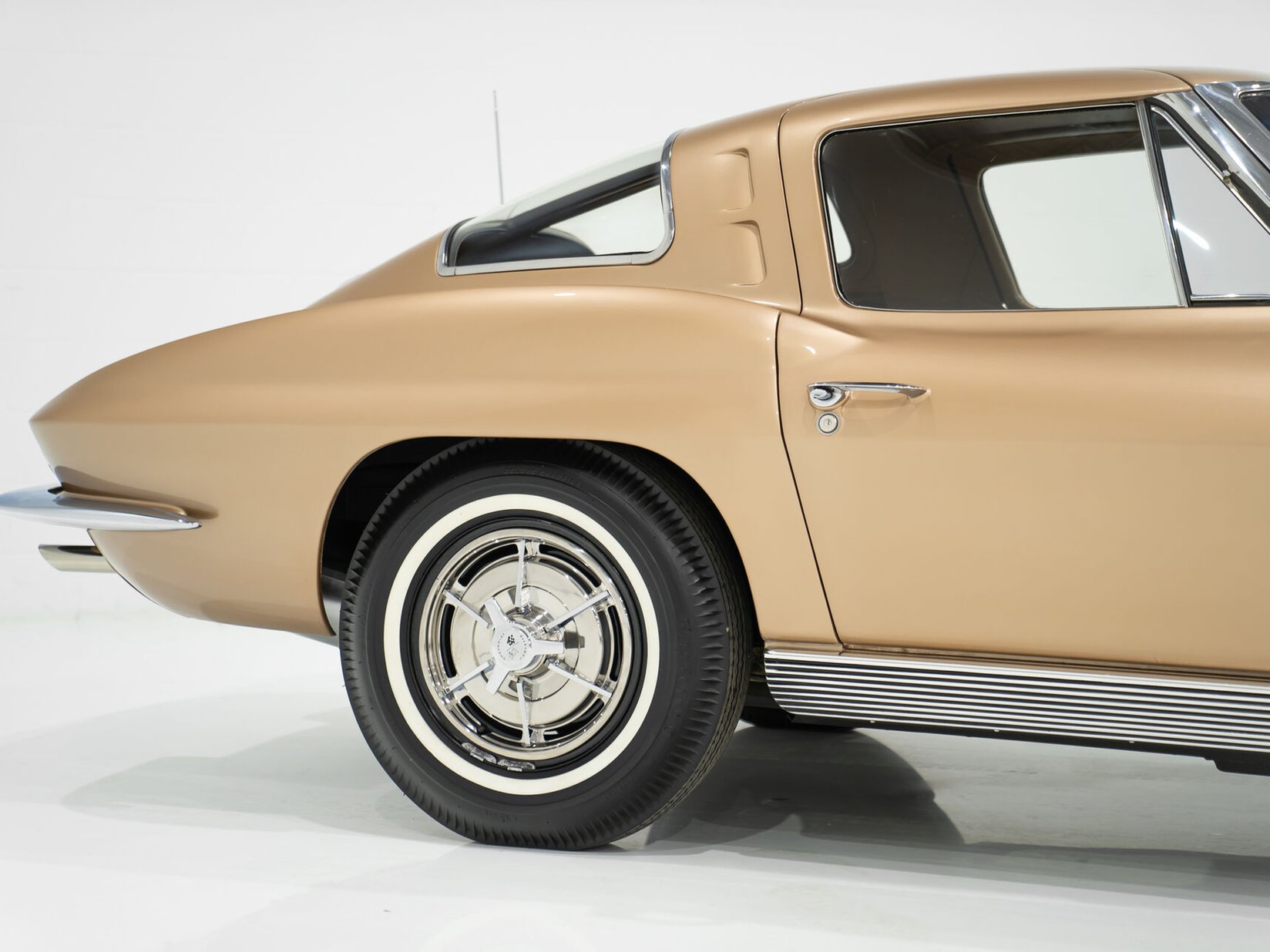 Chevrolet Corvette Fuel Injection Moteur Matching 327 à injection développant 360 chevaux | PRICE IN USD 1963 Beige Montréal - photo #90
