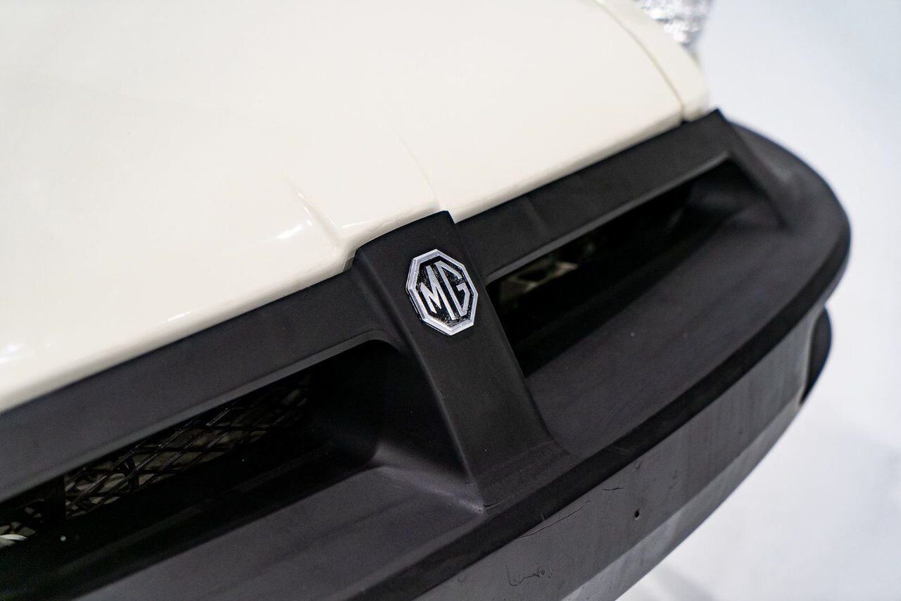 1979 MG B Beautifully presented from former complete restoration White Montreal - photo #45