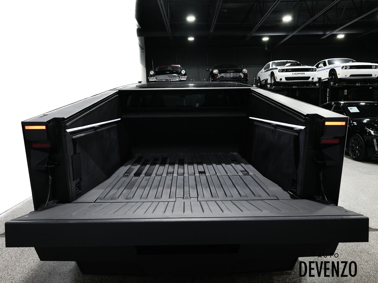 2025 Tesla Cybertruck Silver Saint-Eustache - photo #4
