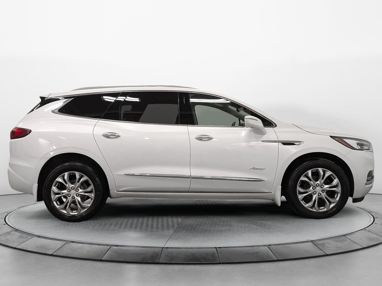 BUICK ENCLAVE AVENIR AWD 7 Places Toit Ouvrant 5000lbs Capacité Remorquage 2020 Blanc Sherbrooke - photo #6