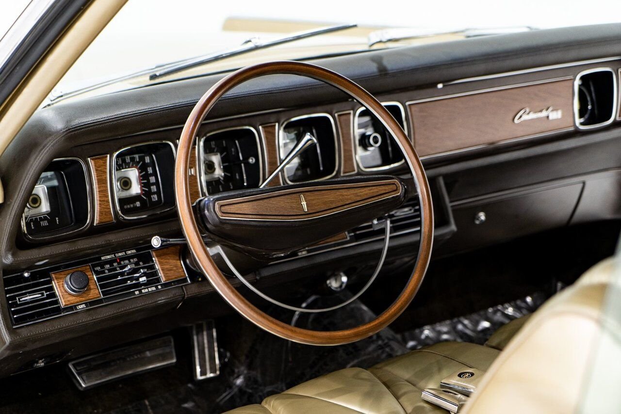 Lincoln Continental Only 687 miles from new. Unrestored example **PRICE IN USD** 1969 Or Montréal - photo #9