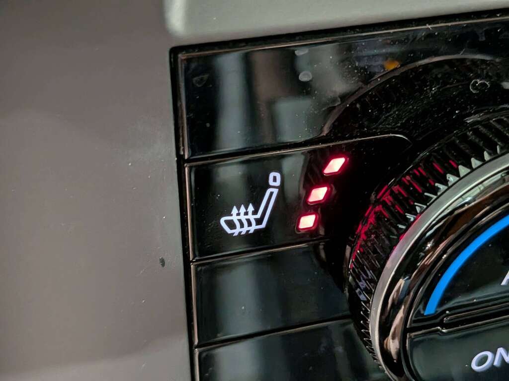 2024 Nissan Rogue AWD SV Moonroof Red Val-David - photo #2