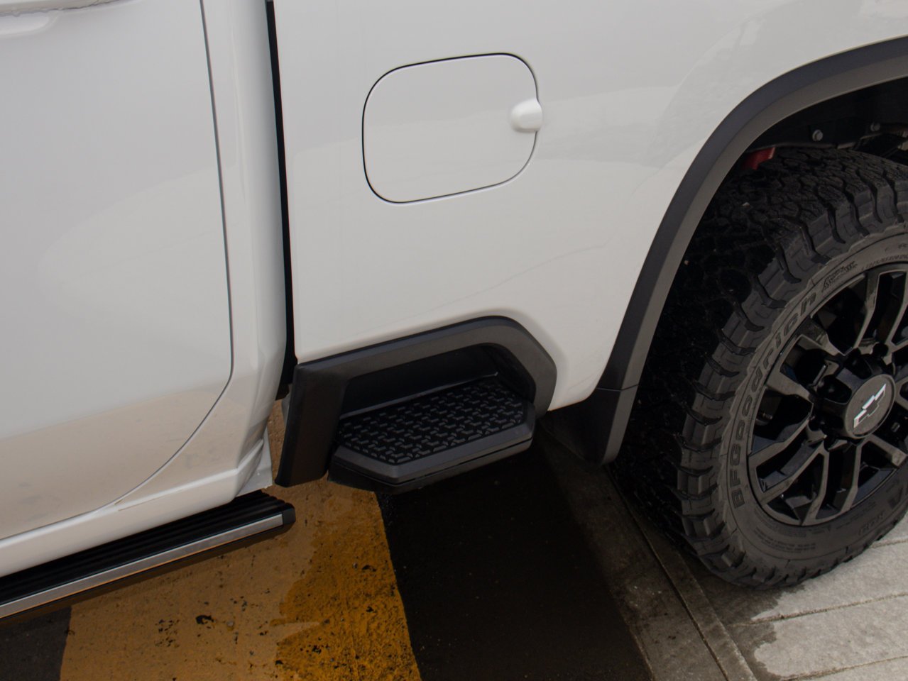 2025 Chevrolet Silverado 2500HD 4WD Crew Cab 159 LTZ White Sherwood Park - photo #8
