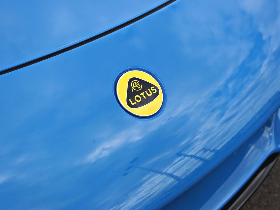 2024 Lotus Emira 2024 Blue