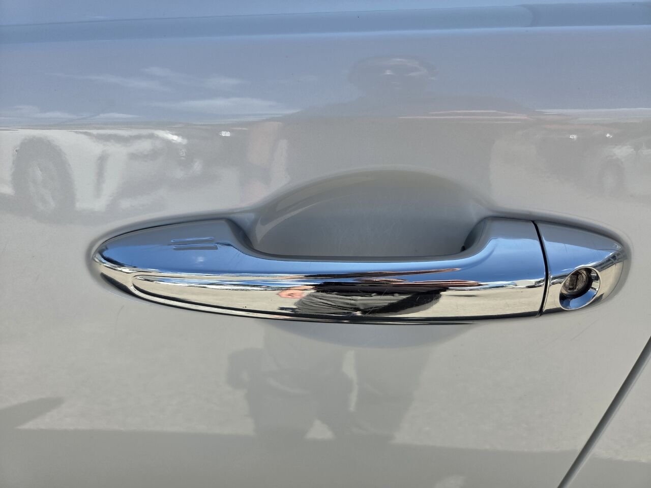 2017 Toyota RAV4 Hybrid White Mont-Laurier - photo #14