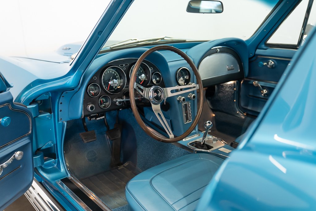 Chevrolet Corvette 1967 Bleu Montréal - photo #20