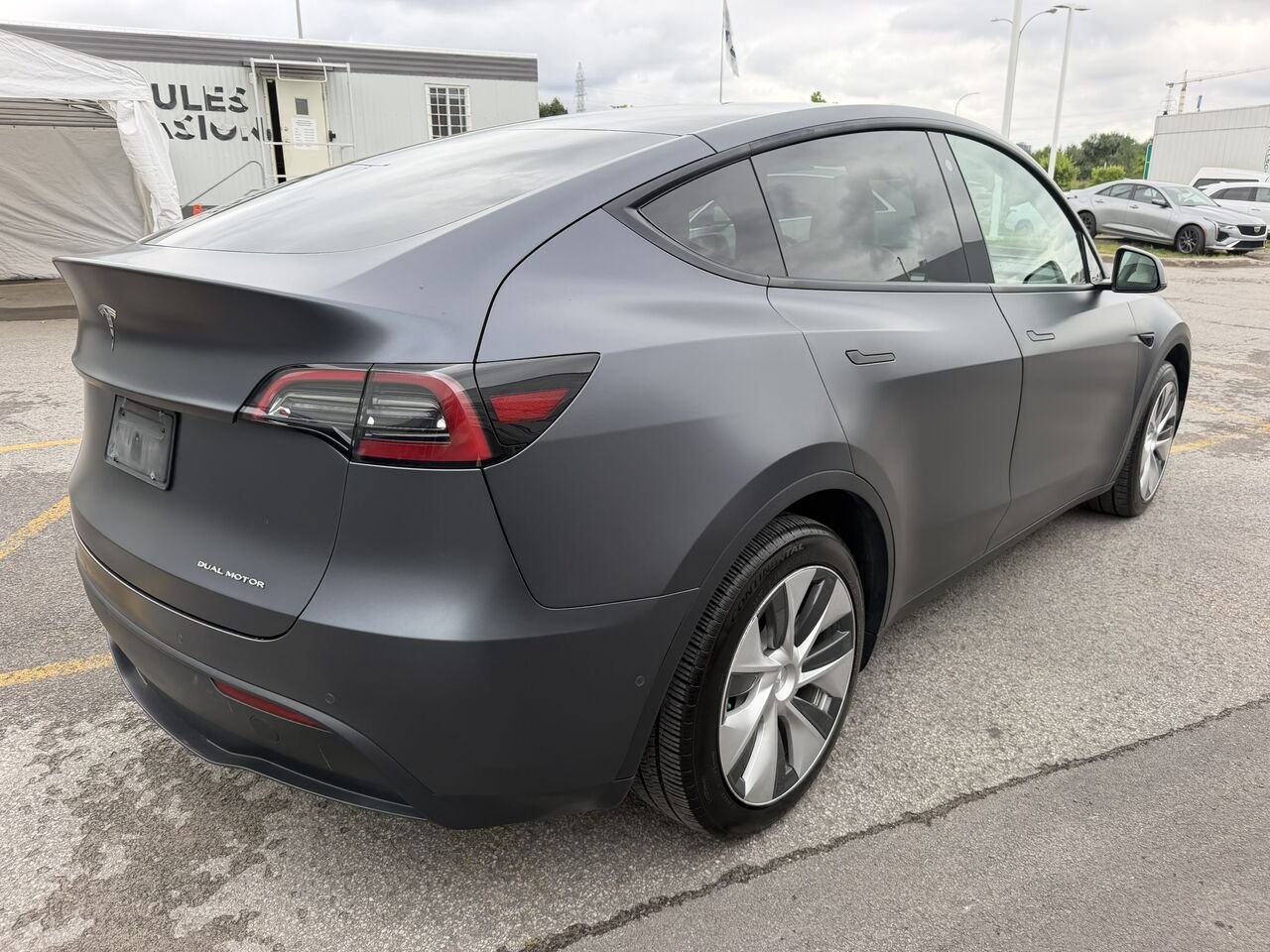 Tesla Model Y LONG RANGE AWD 7 PASSAGERS 2022 Argent Laval - photo #9