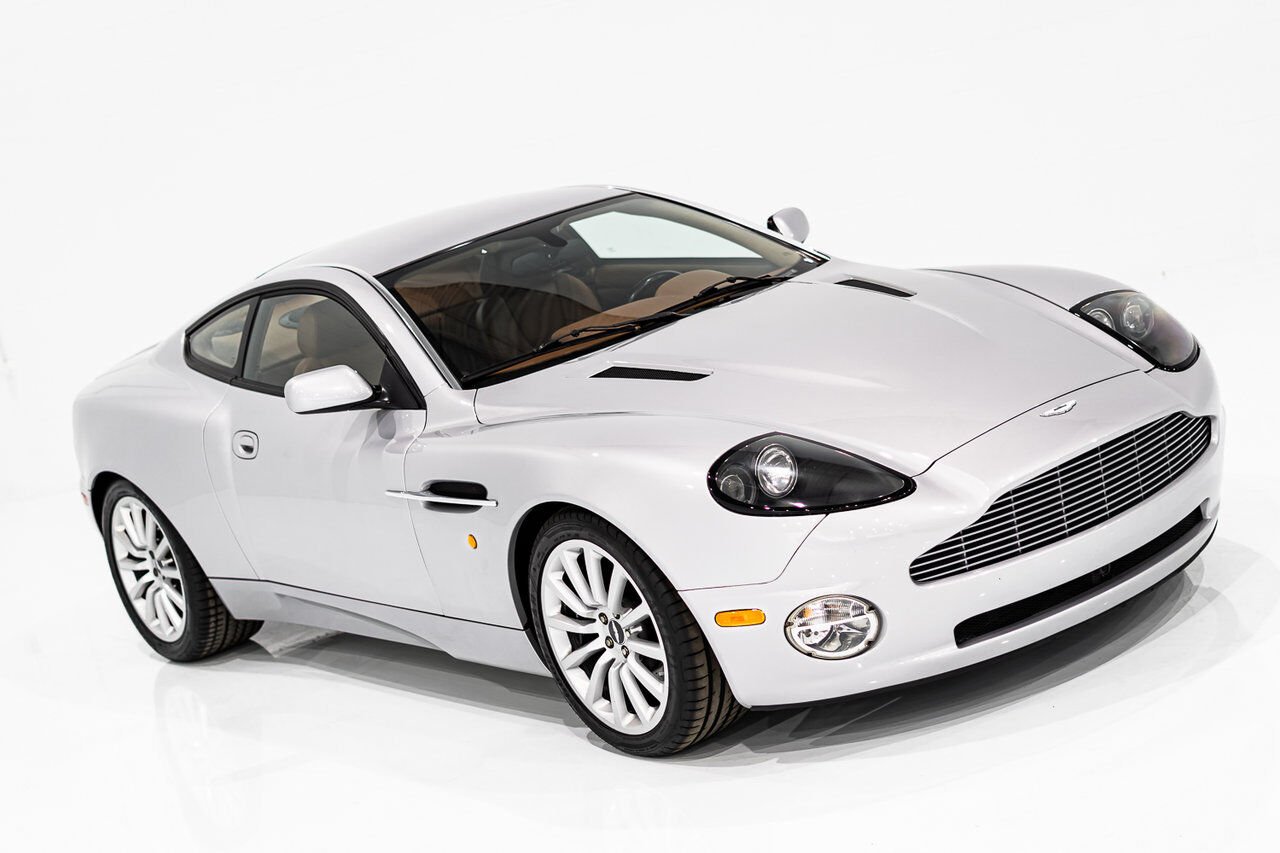 Aston Martin Vanquish PRIX EN USD | ORIGINAL MSRP OF $225,000 USD - FACTORY UPGRADE TO VANQUISH S TRANSMISSION 2003 Gris Montréal - photo #51