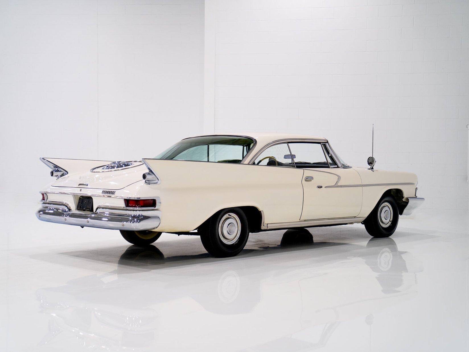 1961 Chrysler Windsor White Montreal - photo #4