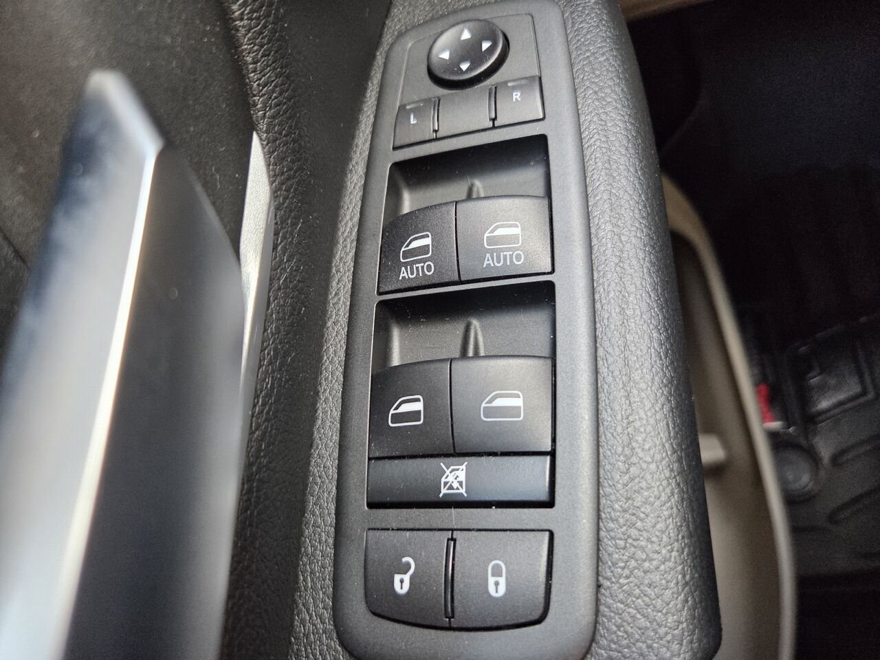 2021 RAM 1500 06N5 VERT Mont-Laurier - photo #15