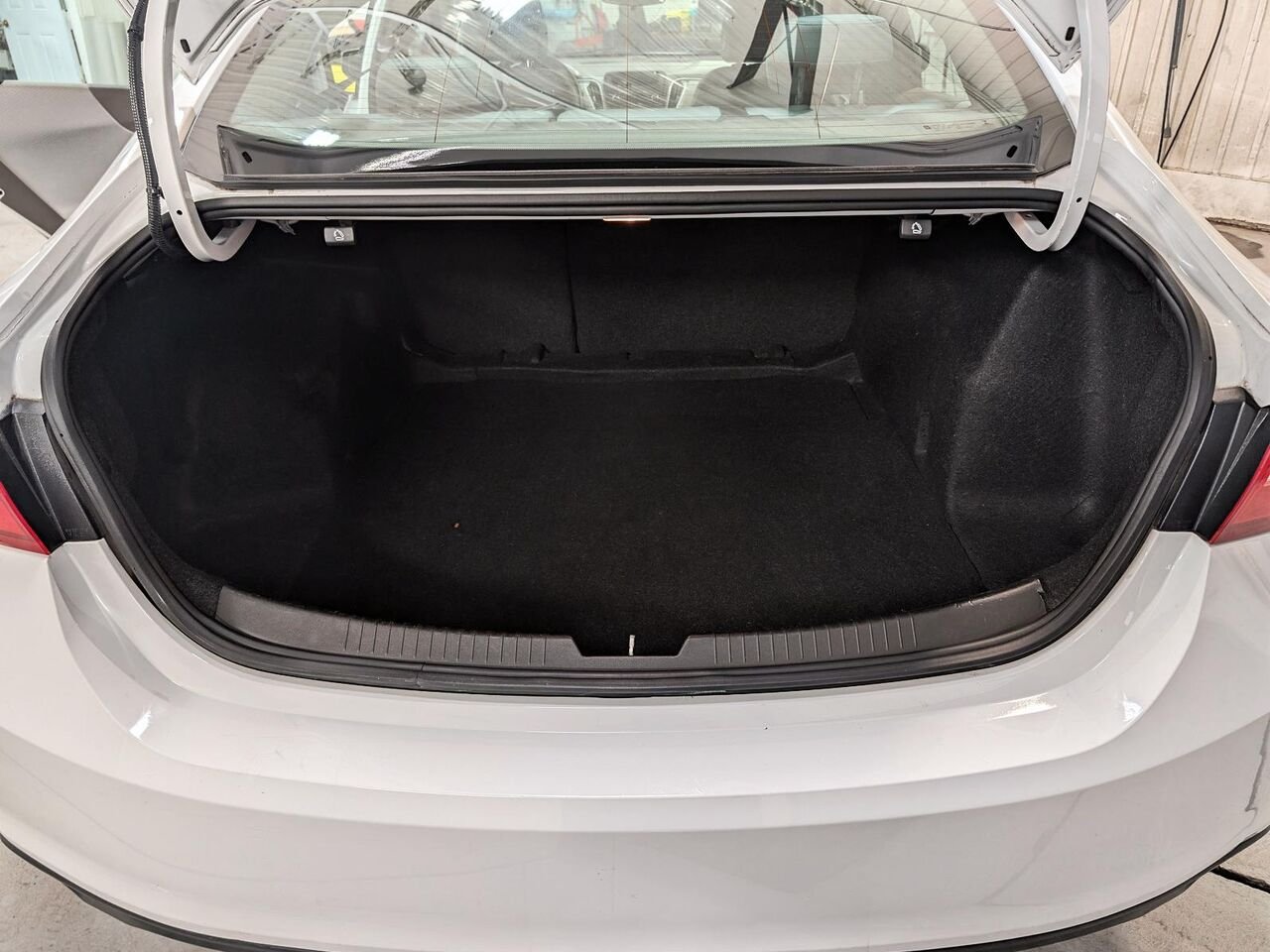 Chevrolet Malibu L berline 4 portes avec 1VL 2017 Gris Saint-Hyacinthe - photo #8
