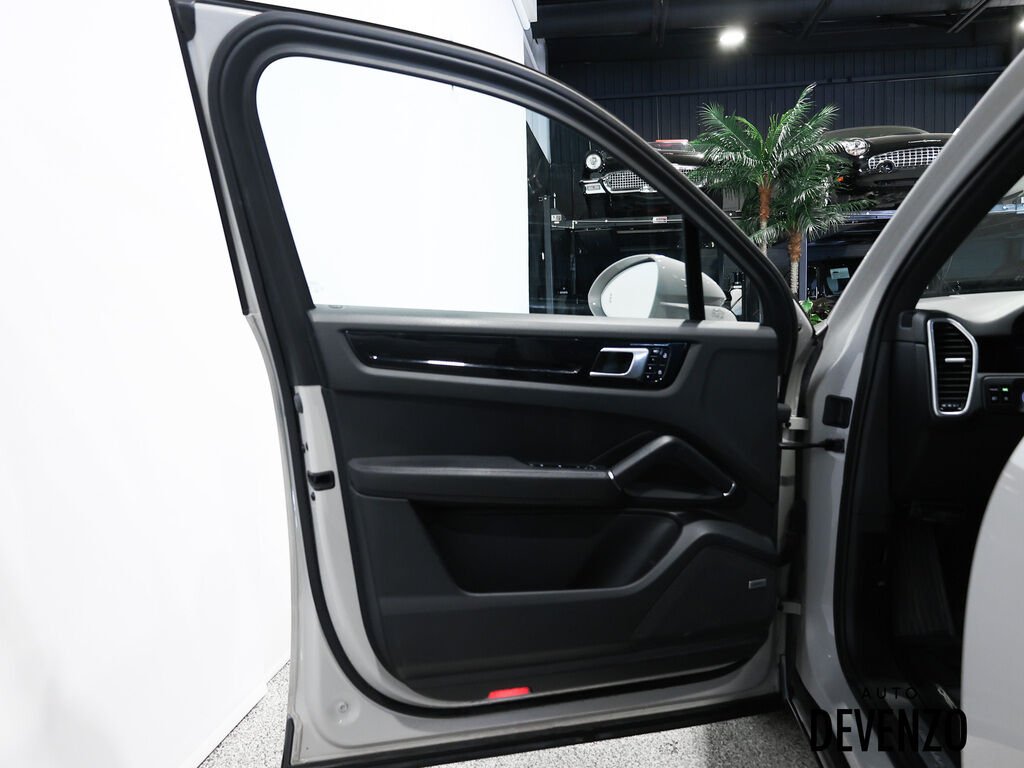 2020 Porsche Cayenne Silver Saint-Eustache - photo #10