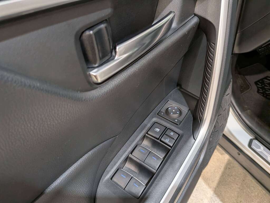 2022 Toyota RAV4 Hybrid XLE AWD White Val-David - photo #26
