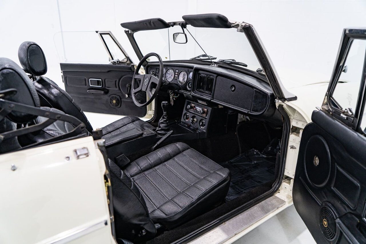 1979 MG B Beautifully presented from former complete restoration White Montreal - photo #79