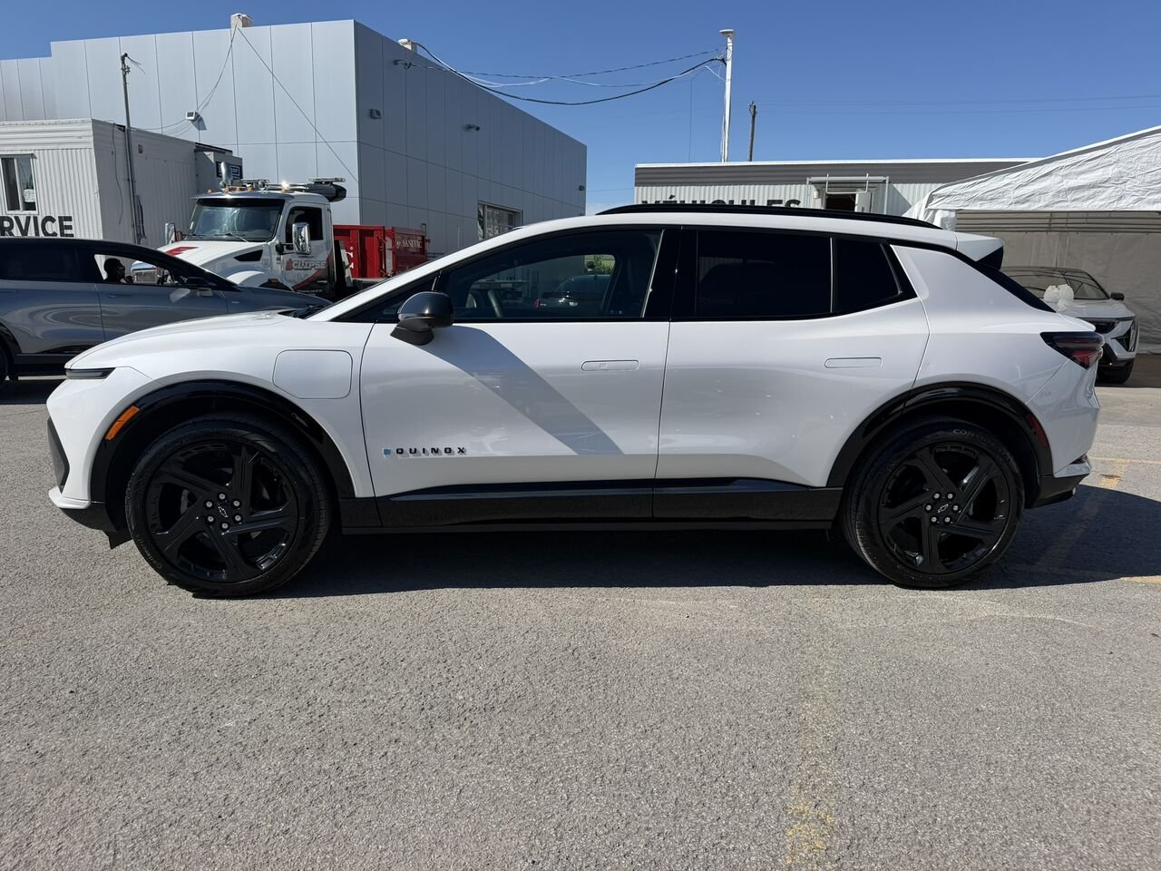 2025 Chevrolet Equinox EV 2RS AWD TOIT PANORAMIQUE White Laval - photo #1