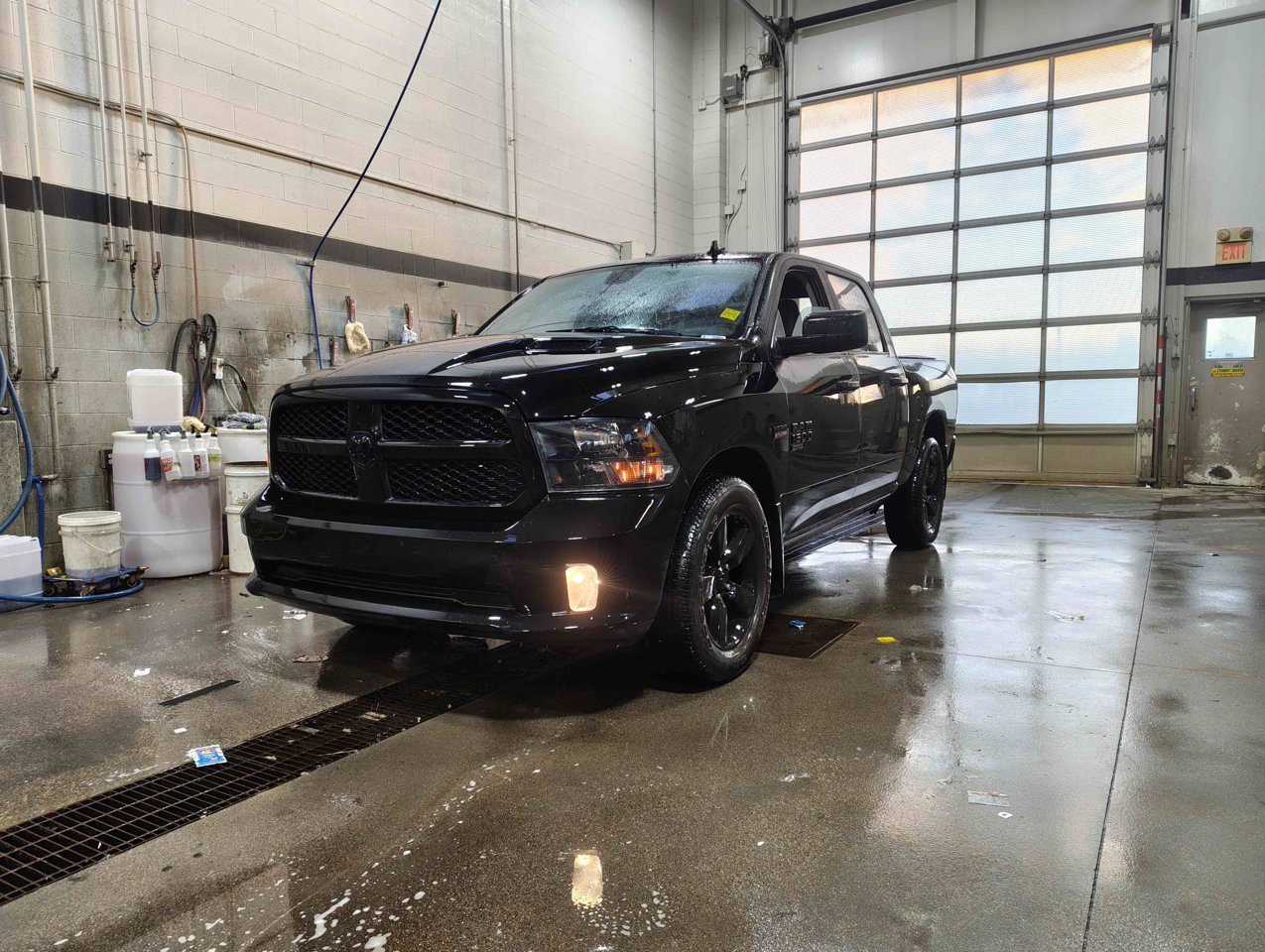 2023 Ram 1500 Classic Express 4x4 Crew Cab 5'7 Box Black Sherwood Park - photo #3