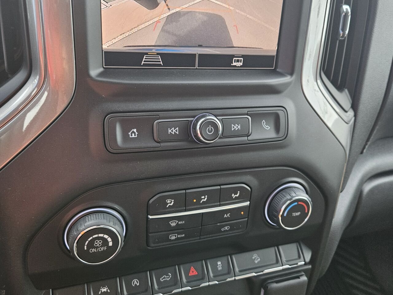 2026 Chevrolet Silverado 1500 Custom Trail Boss cabine multiplace 4RM 157 po Sterling Grey Metallic Thetford Mines - photo #9