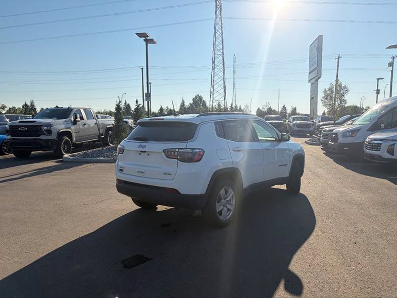 2022 Jeep Compass North 4x4 White Sherwood Park - photo #4