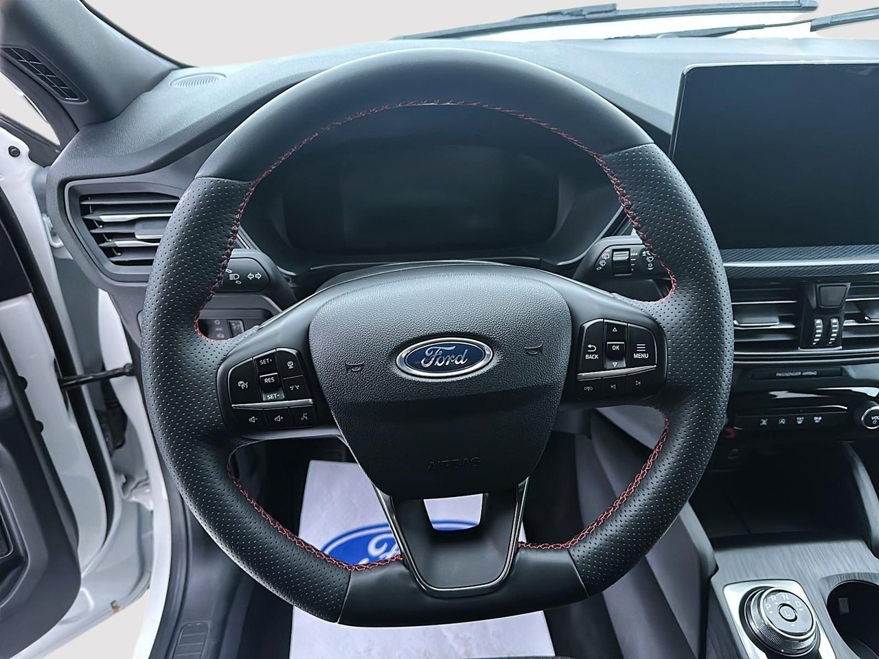 Ford Escape 2023 Blanc Rouyn-Noranda - photo #9