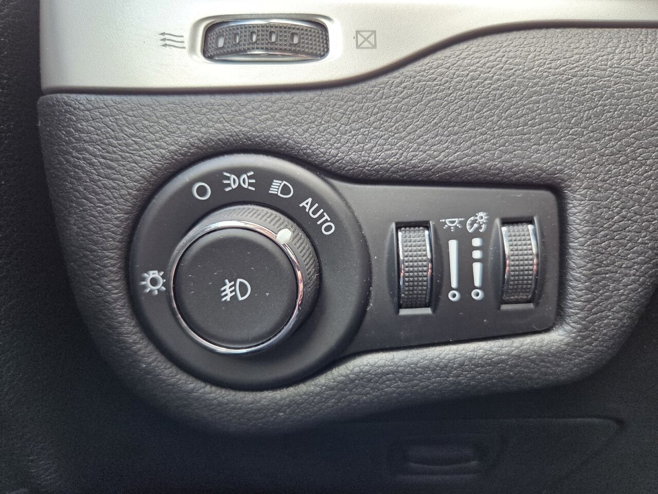 2018 JEEP CHEROKEE Silver Mont-Laurier - photo #15