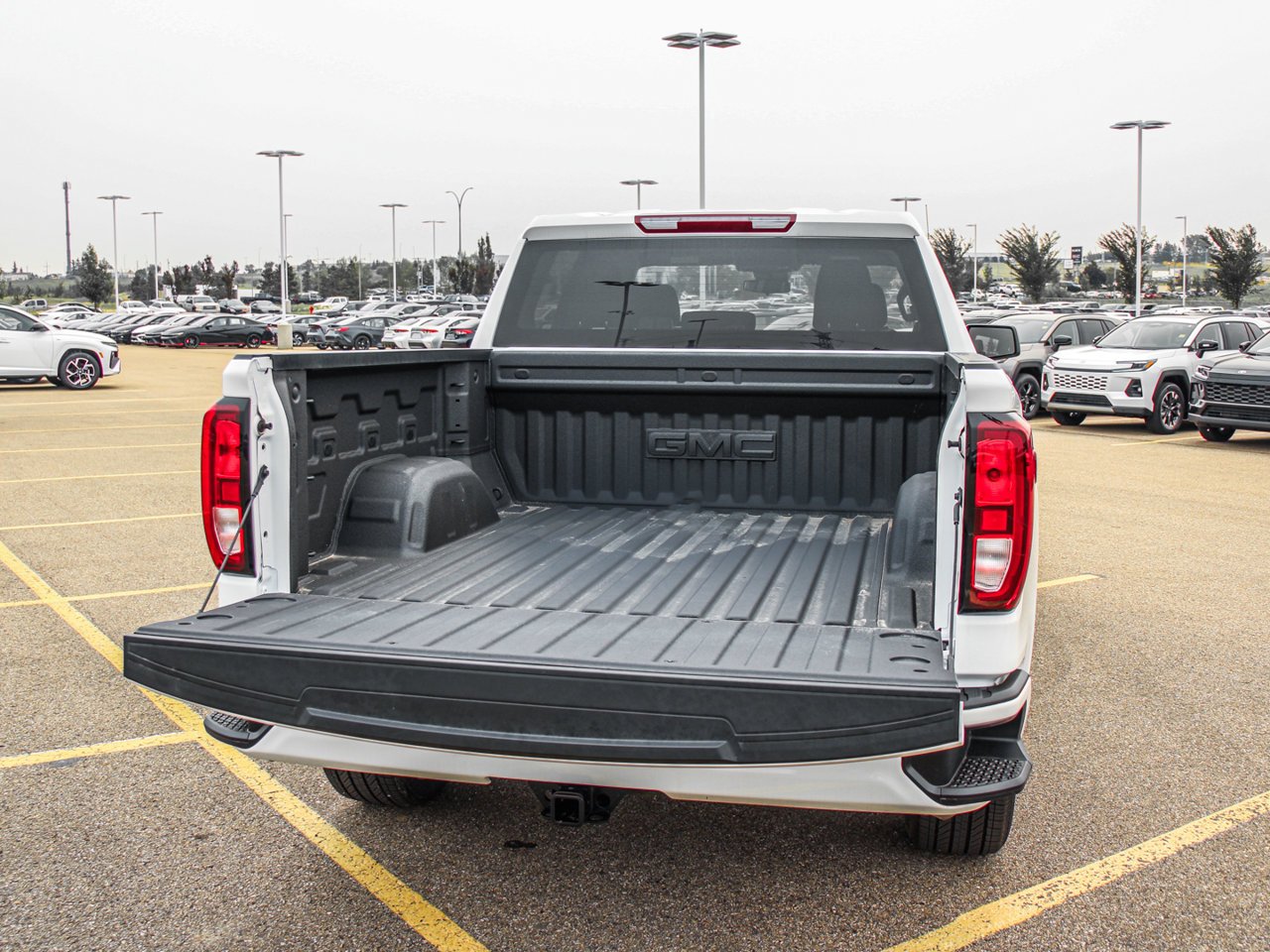 2025 GMC Sierra 1500 4WD Crew Cab 147 Elevation White Sherwood Park - photo #7