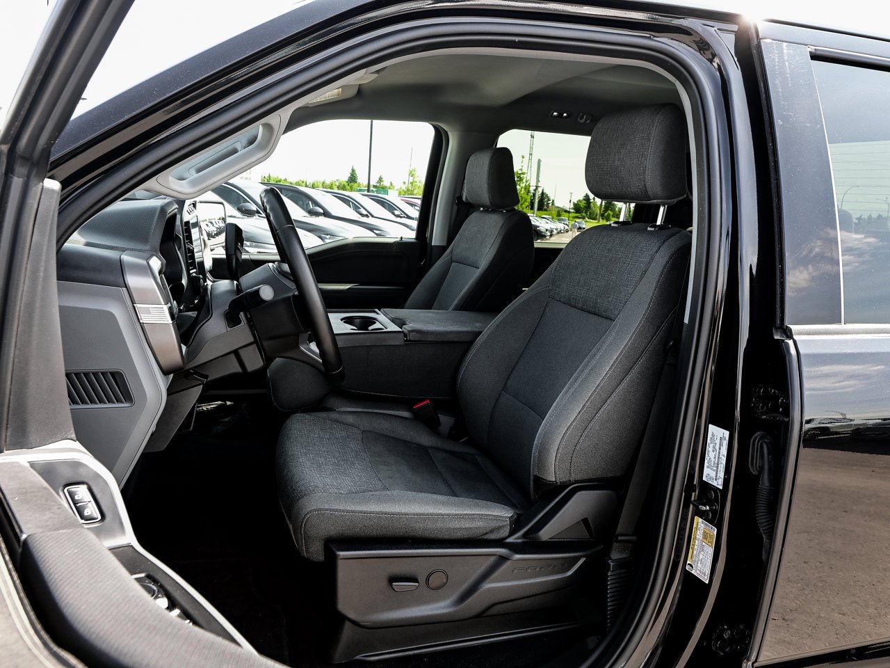 2024 Ford F-150 XLT 4WD SuperCrew 5.5' Box Black Sherwood Park - photo #15