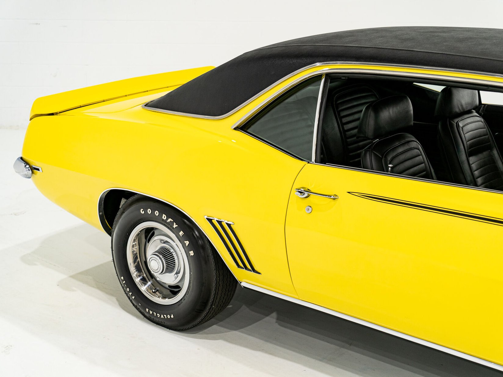 1969 Chevrolet Camaro SS **PRIX EN USD** With factory A/C Yellow Montreal - photo #31