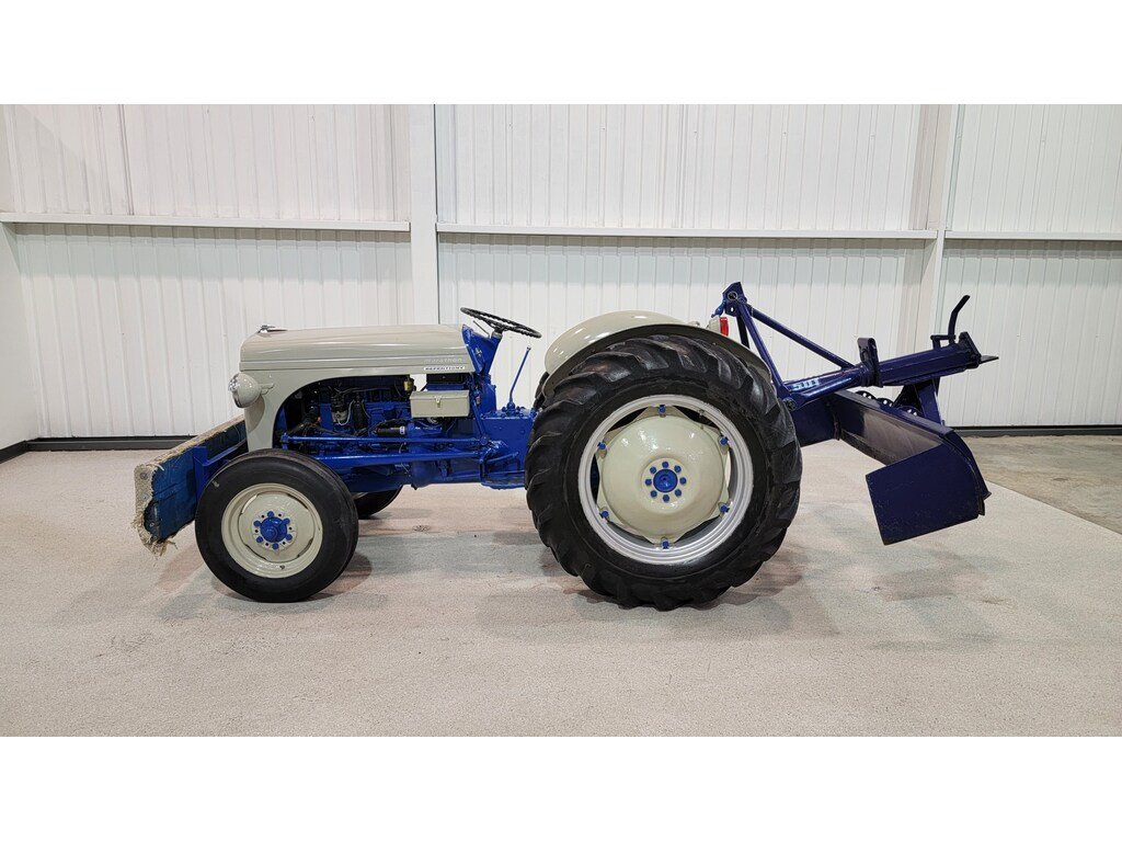 1955 Ford Massey Fergusson Tracteur Massey Fergusson Antiquité Val-David - photo #3