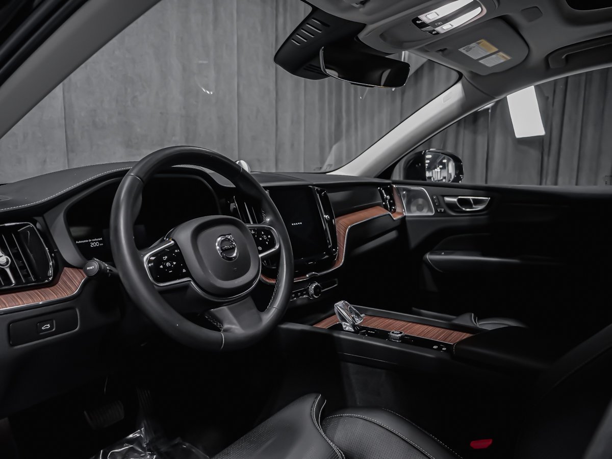 2023 Volvo XC60 ULTIMATE BRIGHT THEME Black Montreal - photo #5
