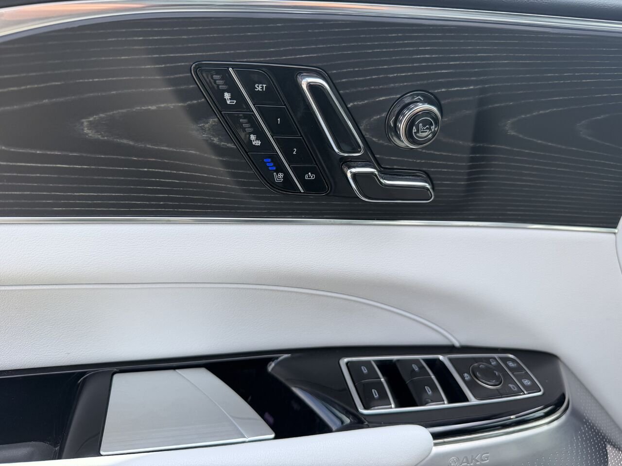 2024 Cadillac LYRIQ LUXURY AWD FINANCEMENT À PARTIR DE 0.99% Silver Laval - photo #22