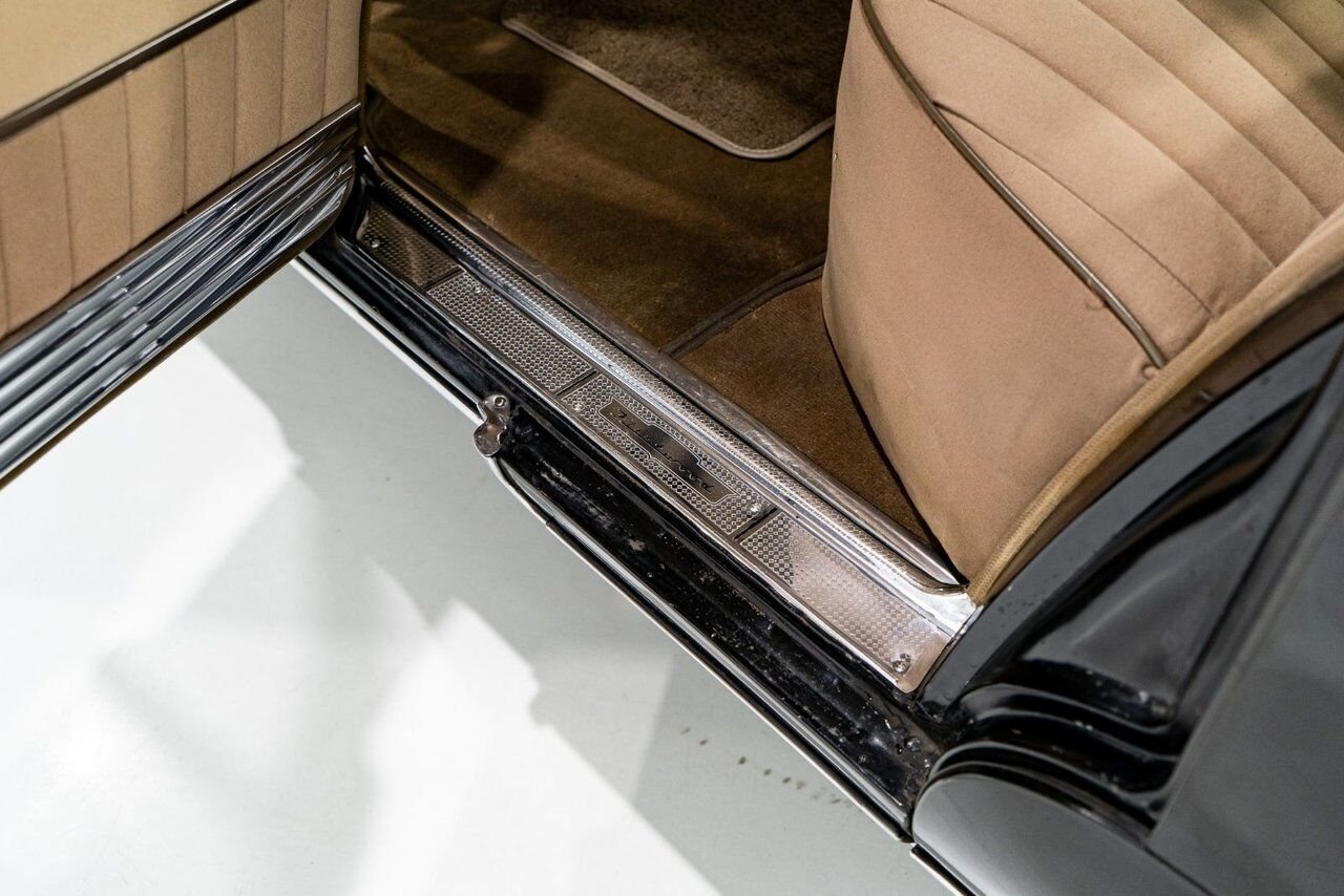 Cadillac Fleetwood Unrestored factory black paint **PRICE IN USD** 1951 Noir Montréal - photo #69