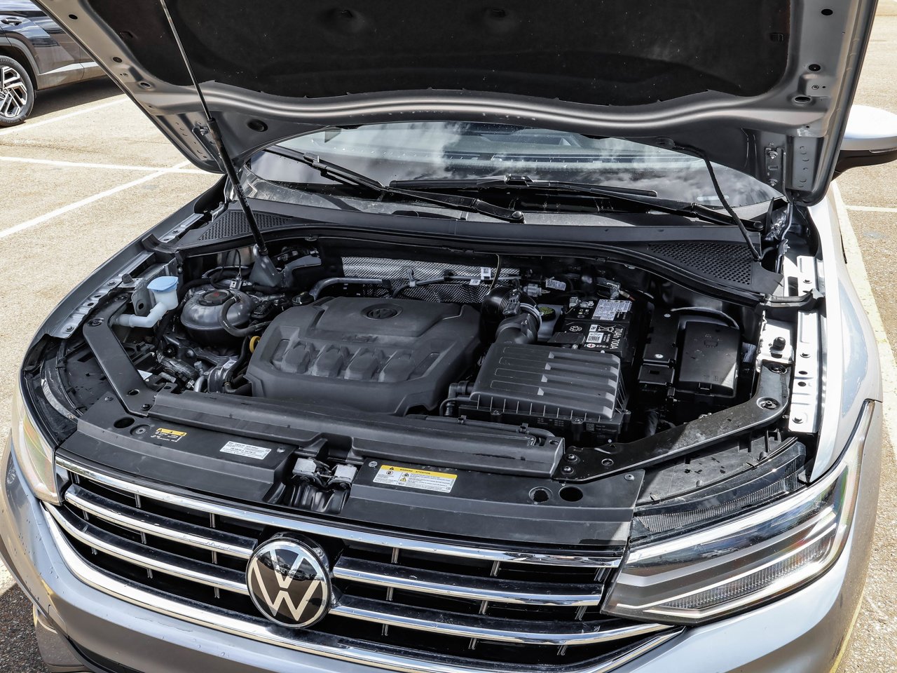 2024 Volkswagen Tiguan Comfortline 4MOTION Grey Sherwood Park - photo #9