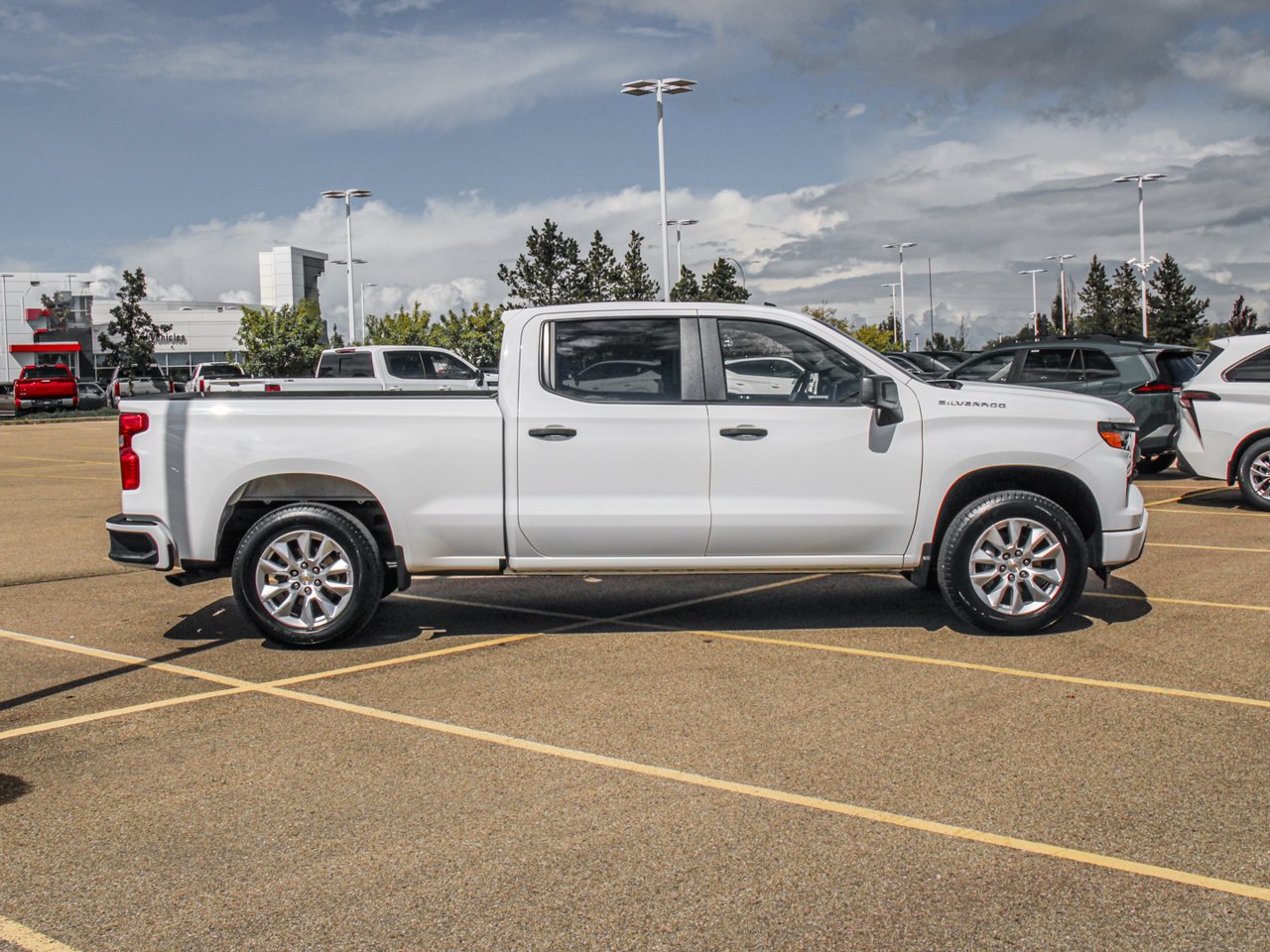 2025 Chevrolet Silverado 1500 4WD Crew Cab 157 Custom White Sherwood Park - photo #9