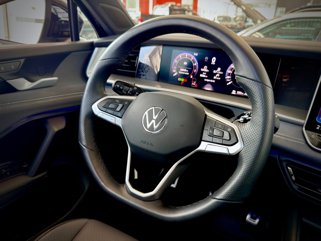 2026 Volkswagen Tiguan Black Notre-Dame-des-Prairies - photo #19