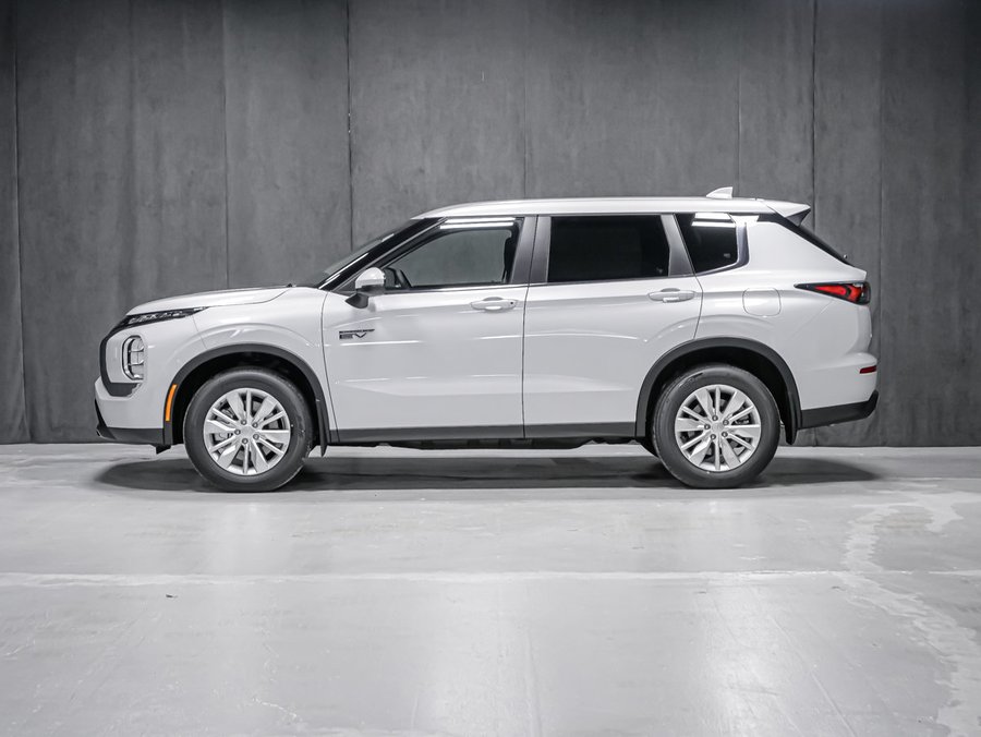 2026 Mitsubishi Outlander Plug-In Hybrid ES White Diamond Premium Finish