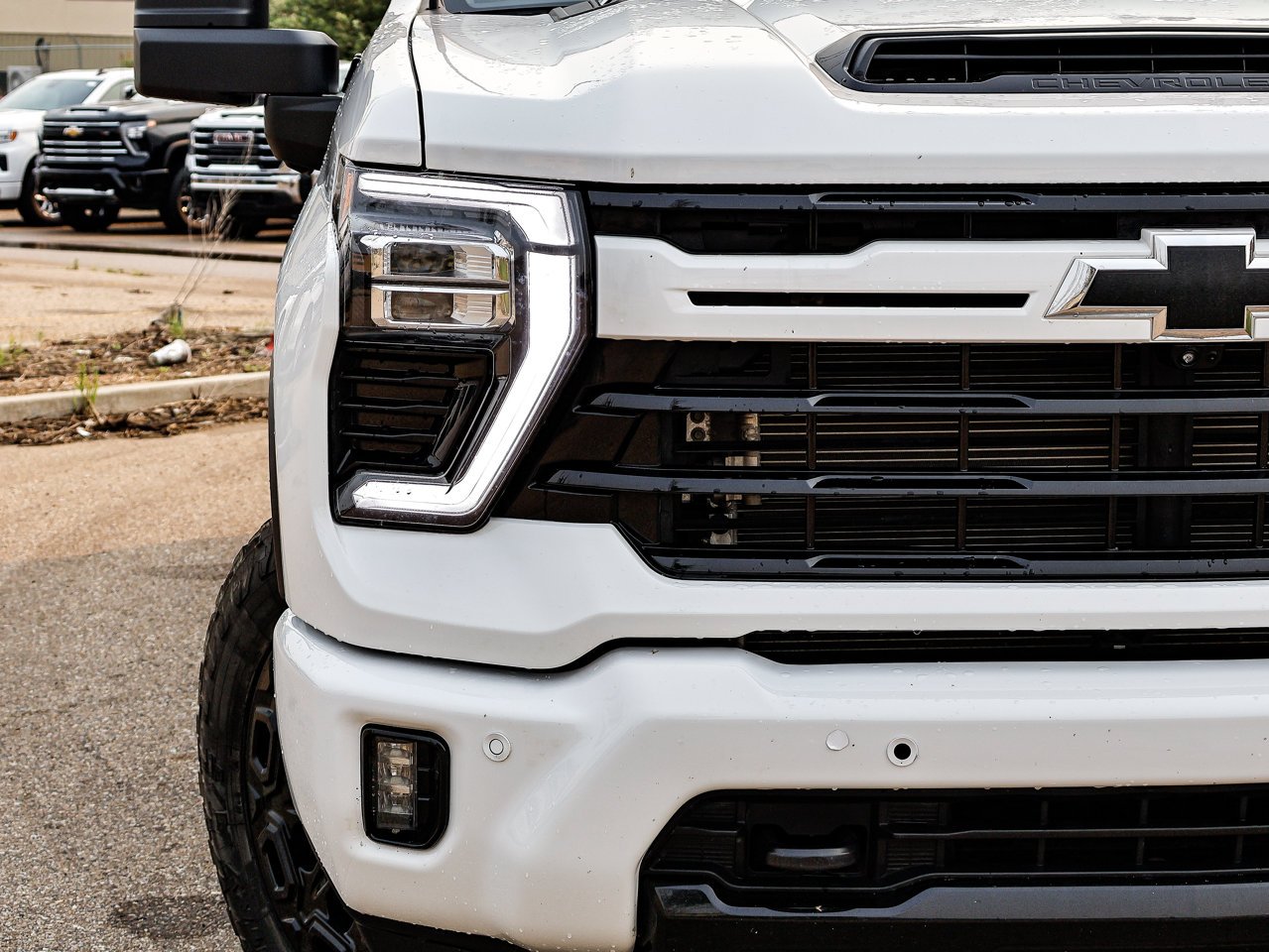 2024 Chevrolet Silverado 2500HD 4WD Crew Cab 159 LTZ White Sherwood Park - photo #4