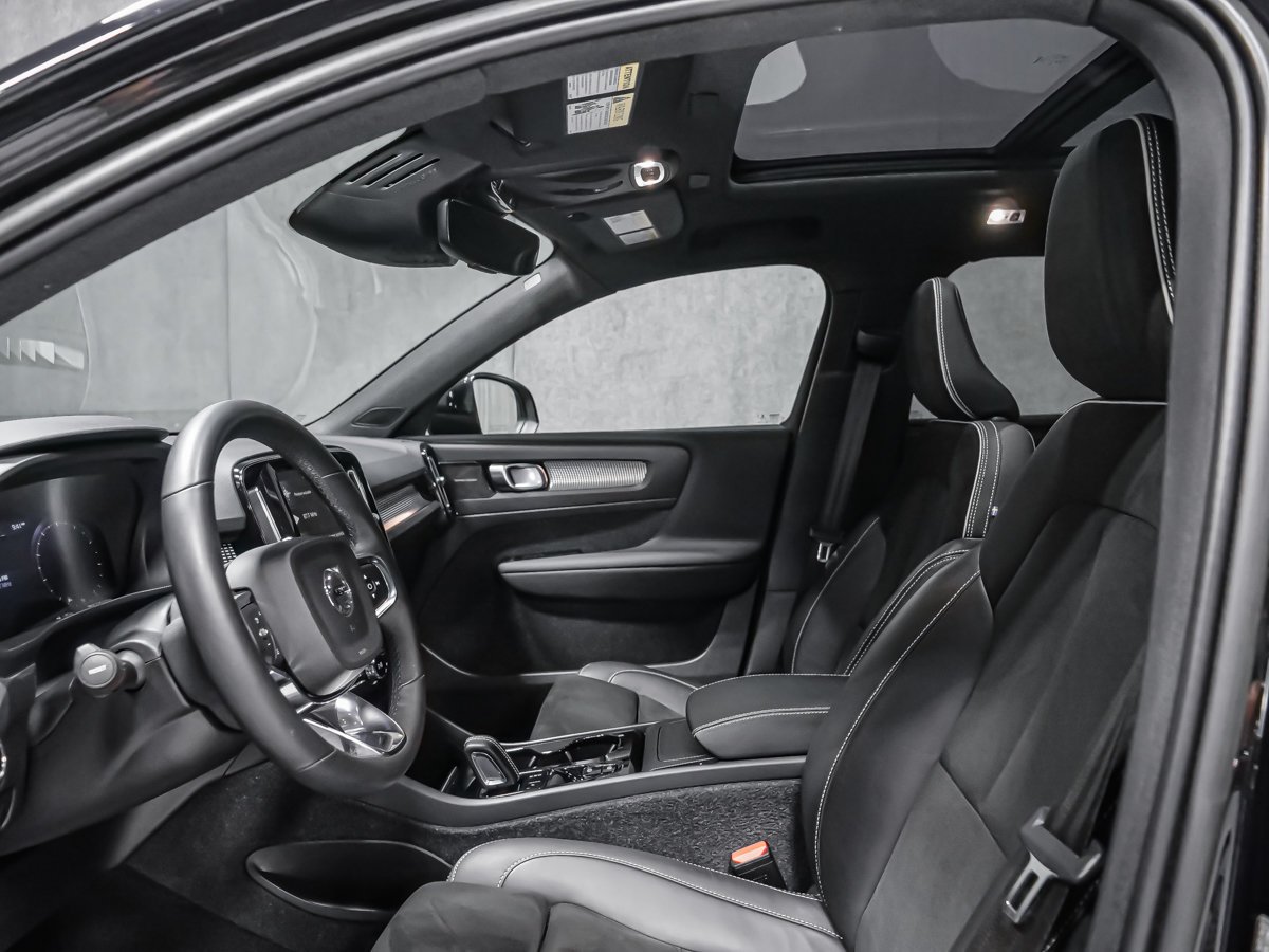 Volvo XC40 R-DESIGN 2022 Noir Montréal - photo #10