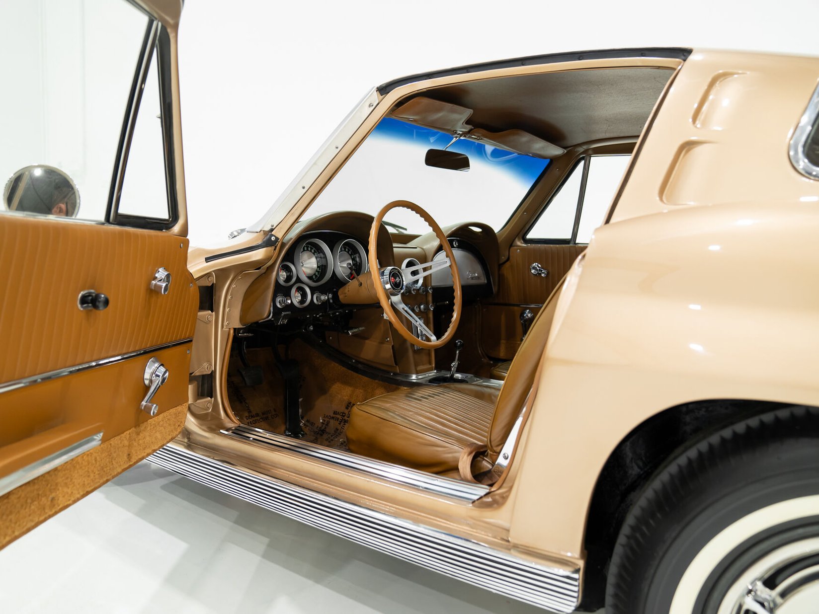Chevrolet Corvette Fuel Injection Moteur Matching 327 à injection développant 360 chevaux | PRICE IN USD 1963 Beige Montréal - photo #69