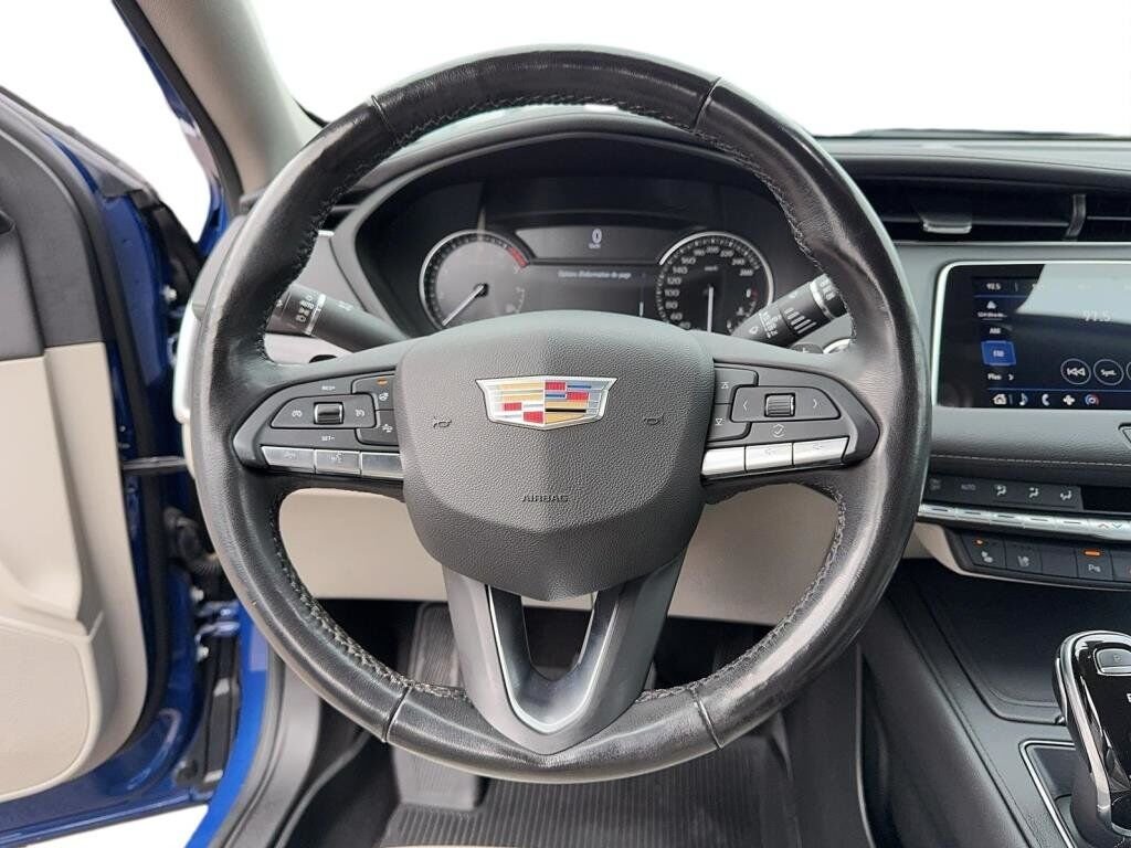 2021 Cadillac XT4 VIN 1GYFZDR44MF006930 Grey Chicoutimi - photo #11