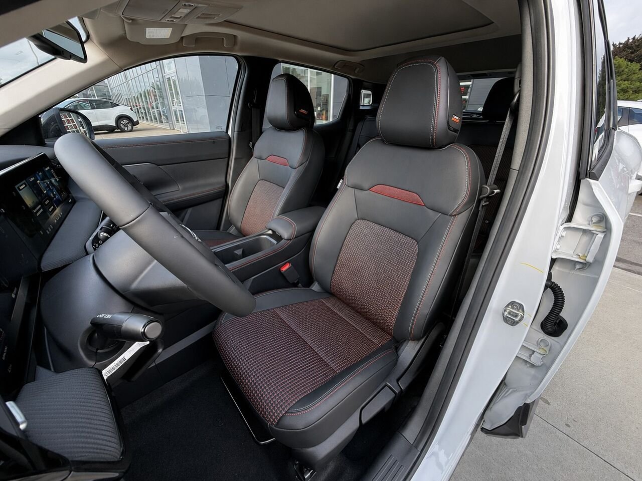 NISSAN Kicks KICKS SR PRIVILEGE 2026 Blanc d'Aspen triple couche/Noir intense Châteauguay - photo #13