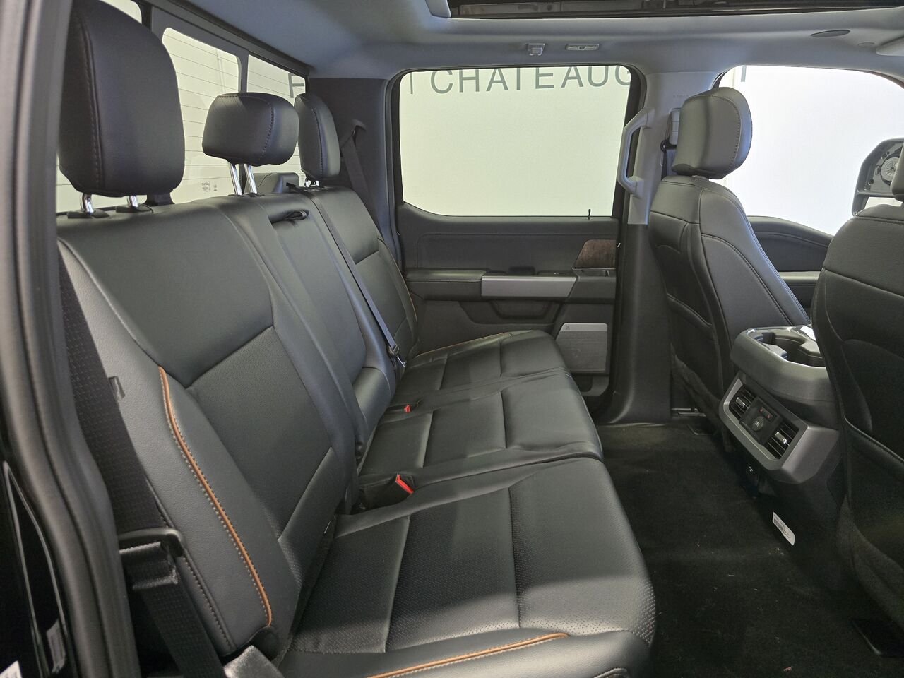 Ford Super Duty F-250 SRW LARIAT CABINE 6 PLACES 4RM CAISSE DE 6,75 PI 2026 Noir agate métallisé Châteauguay - photo #7