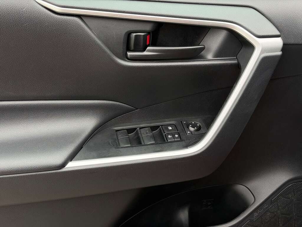 2020 Toyota RAV4 Red Gatineau - photo #9