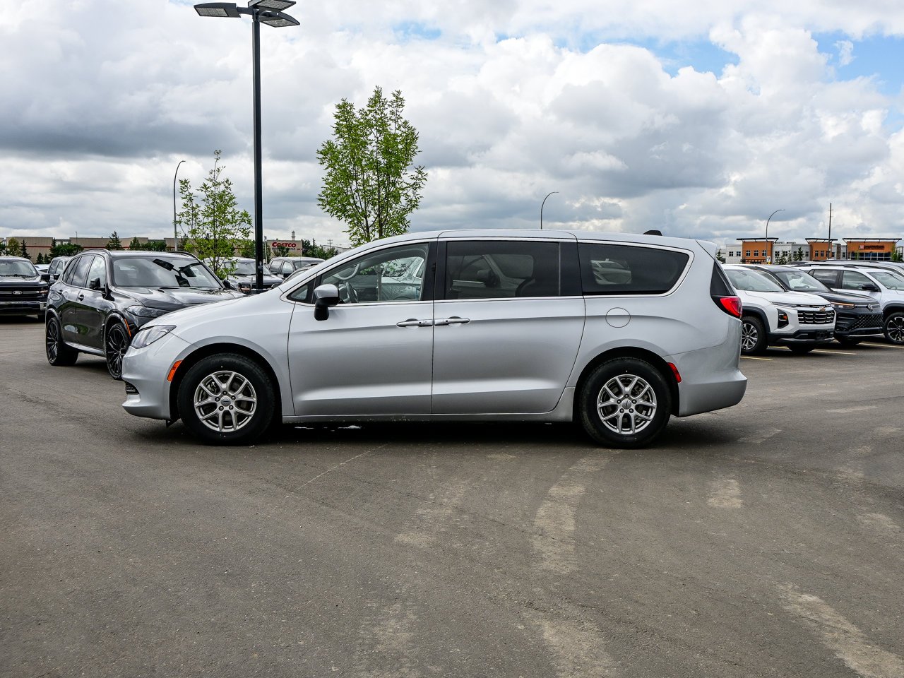 2023 Chrysler Grand Caravan SXT 2WD Grey Sherwood Park - photo #9