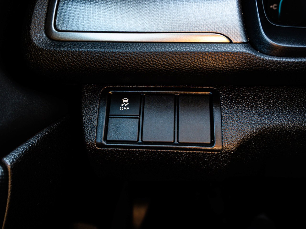 2018 Honda Civic Hatchback LX CVT White Sherwood Park - photo #17